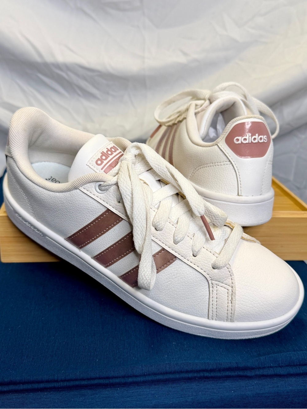 ADIDAS Women's Cloudfoam Advantage White Pink Rose Gold Sneakers Shoes; SZ 7.5